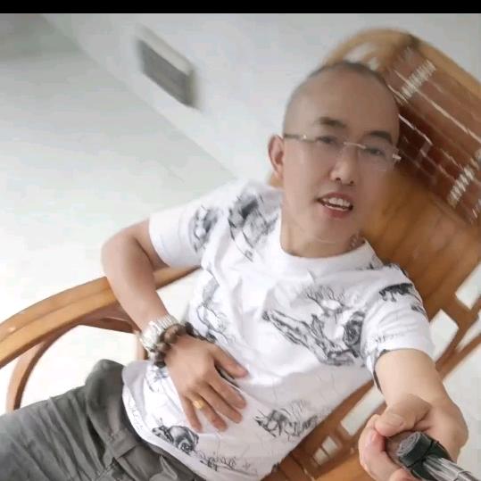 阳光走在风雨后，