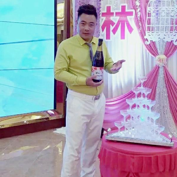 吴牛大~婚礼主持～歌手〈鿋上煌食品〉