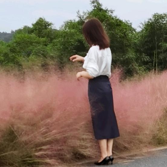 淡然一笑