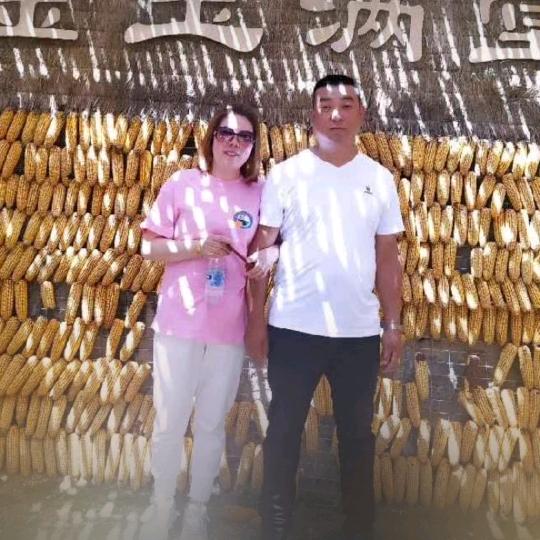宏兴主题酒店小丽