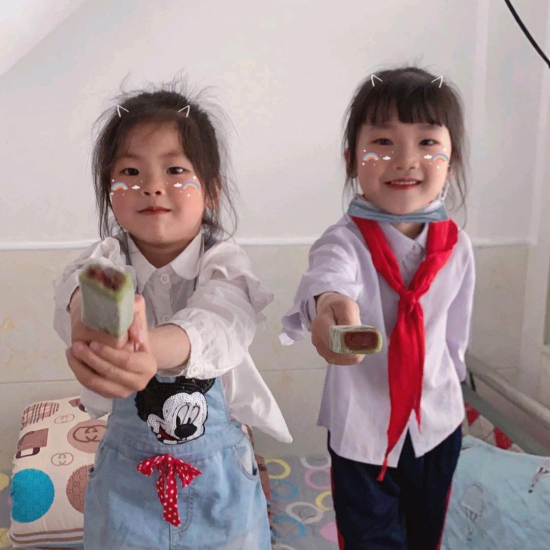 邓家俩小妞
