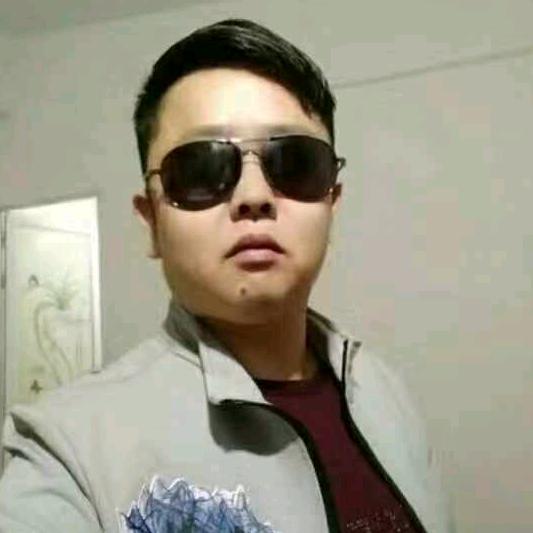 卖大圆桌柴火灶的老男孩