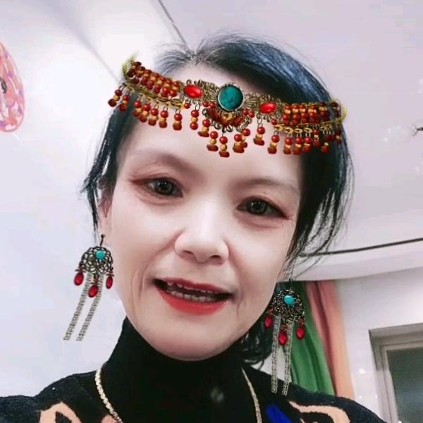 潘茶英