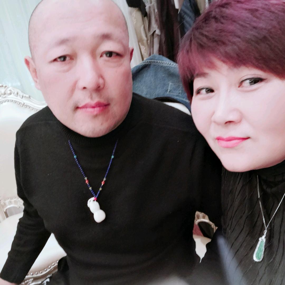老吴夫妇爱京剧