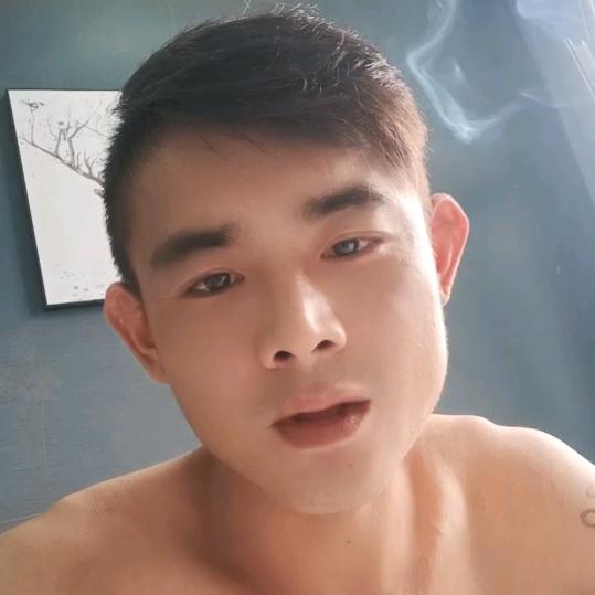 灵璧装门届的彭于晏