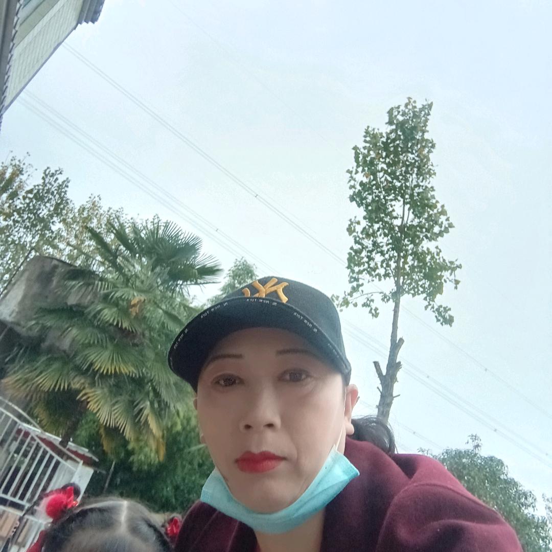 我是一只受伤的黑玫瑰