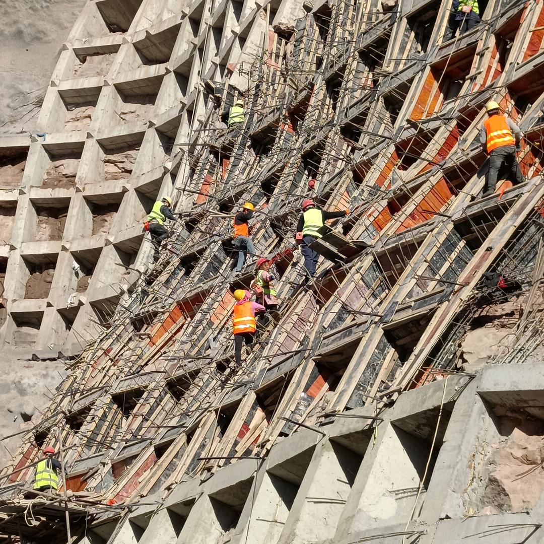 云南施工队、边坡支护、挡土墙、