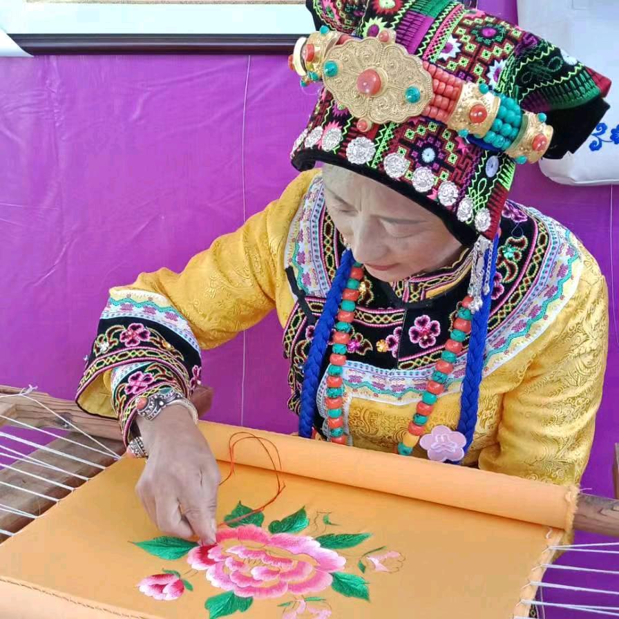 杨石英