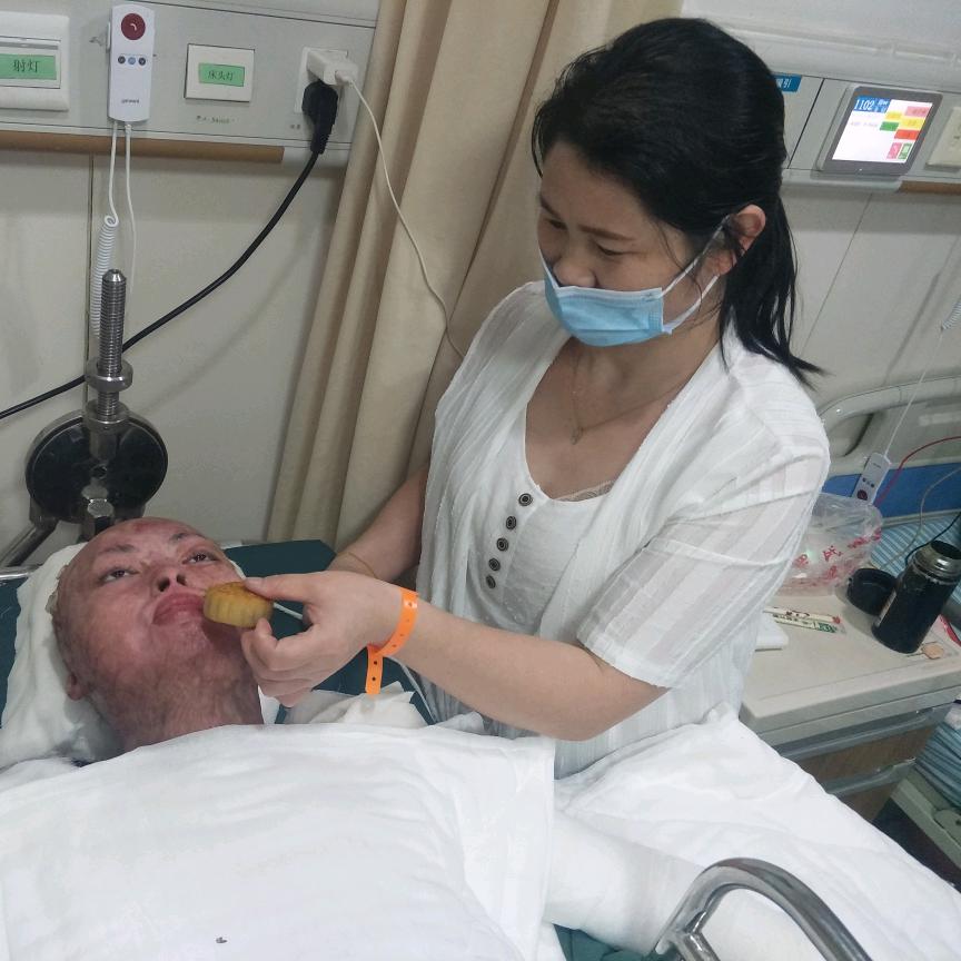 坚强的小周