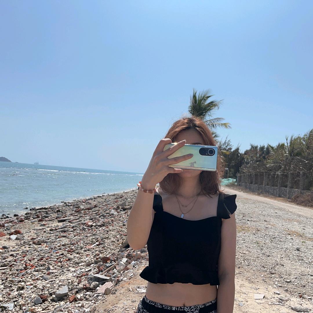 风中凌乱的女子