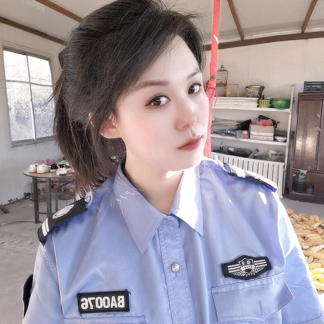 co   co（农村女保安）