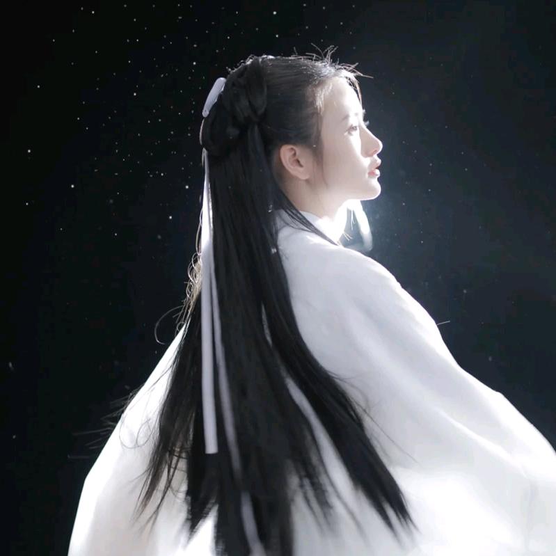 一个活泼可爱的姑凉