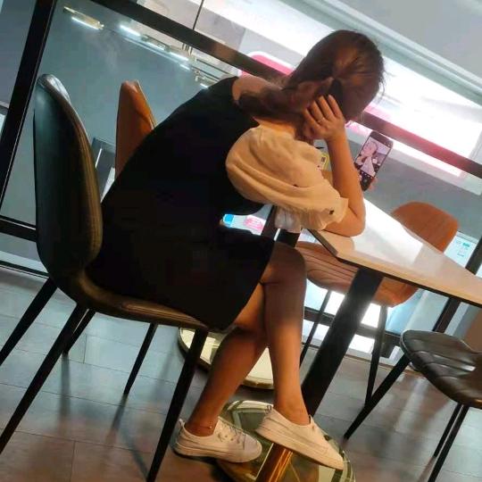 小燕燕🤒（主页橱窗里有好物）
