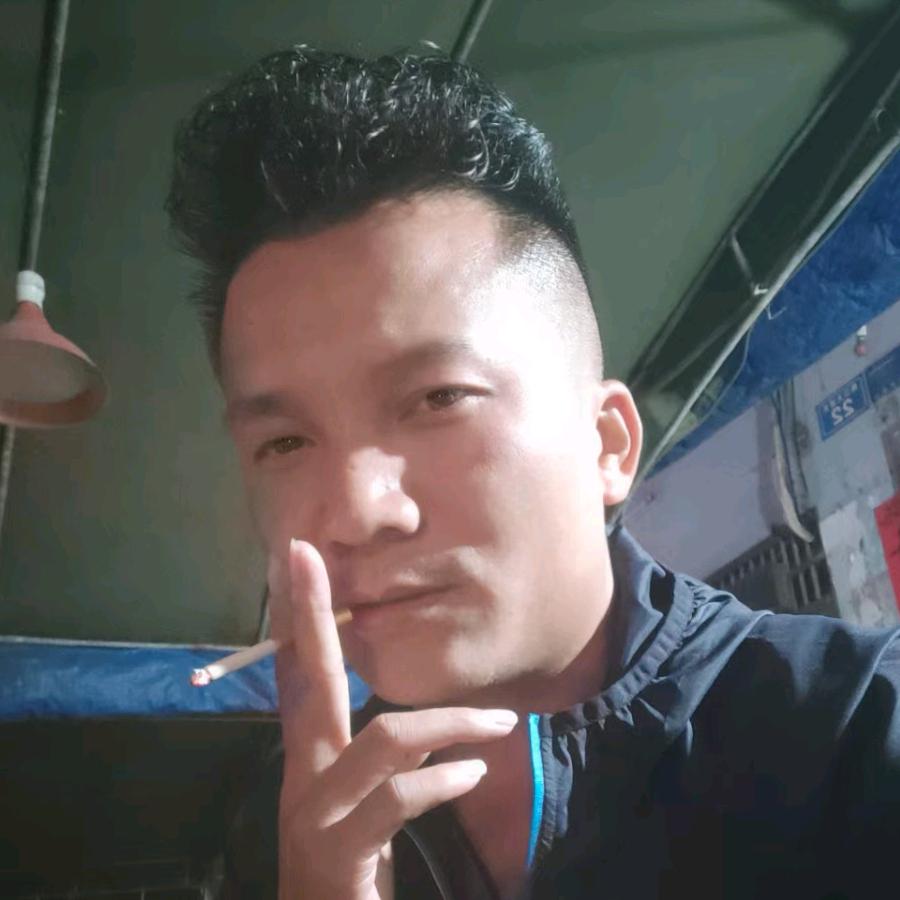 ~.~路灯下的小男孩~.~