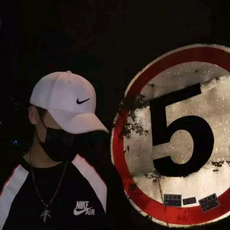 九九`