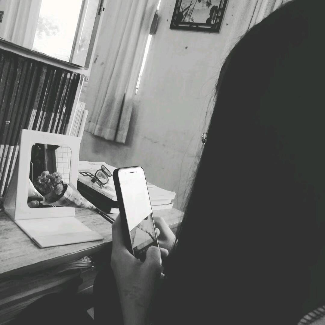 小啵.