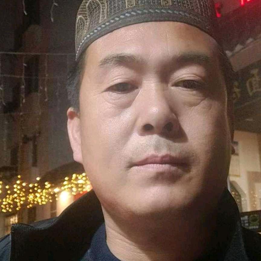 青青小镇地摊牛排锅