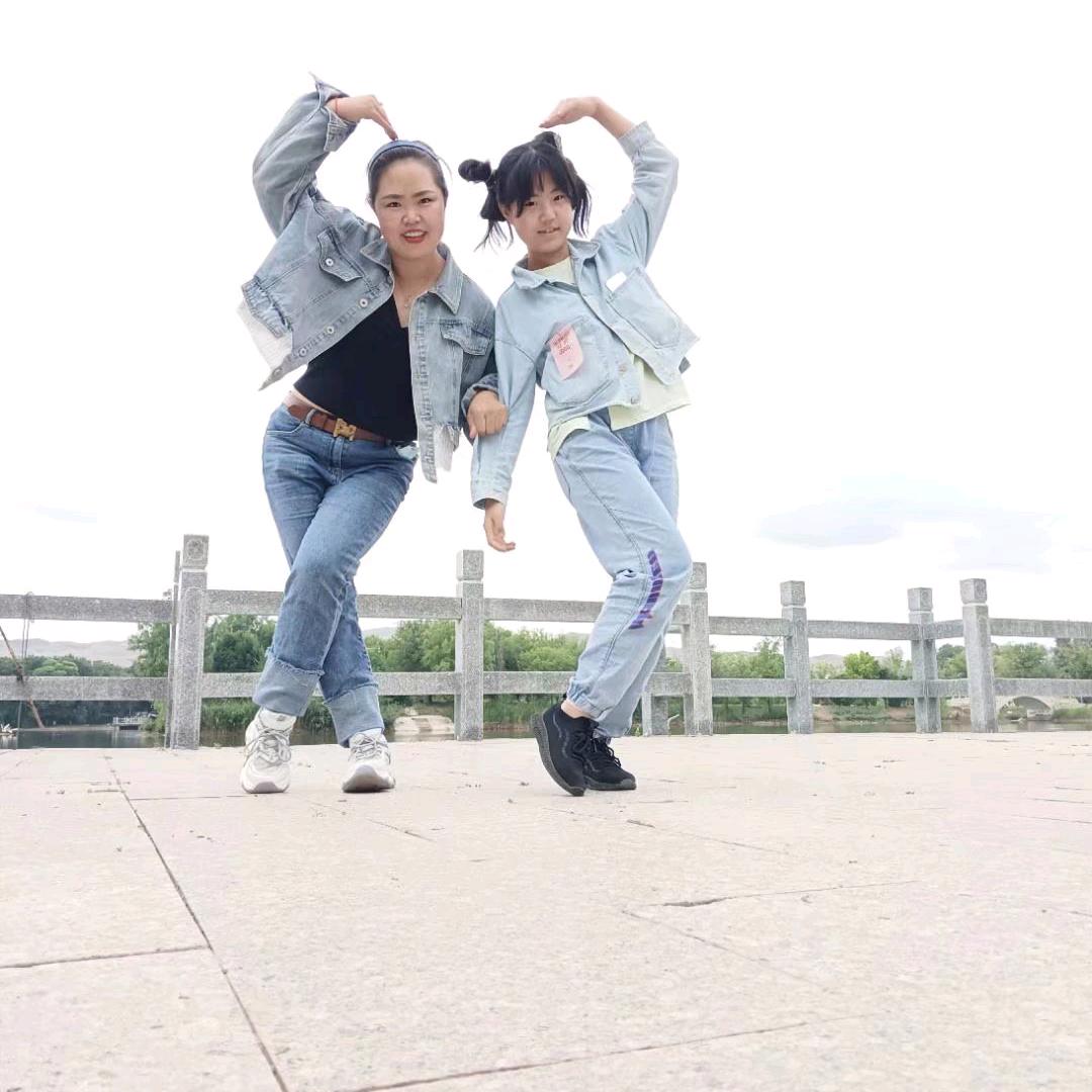 甘肃人在新疆红韵造型