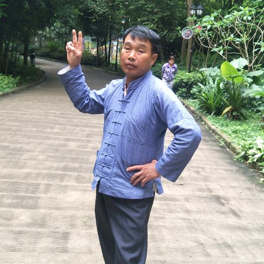 江边草，单身流浪汉