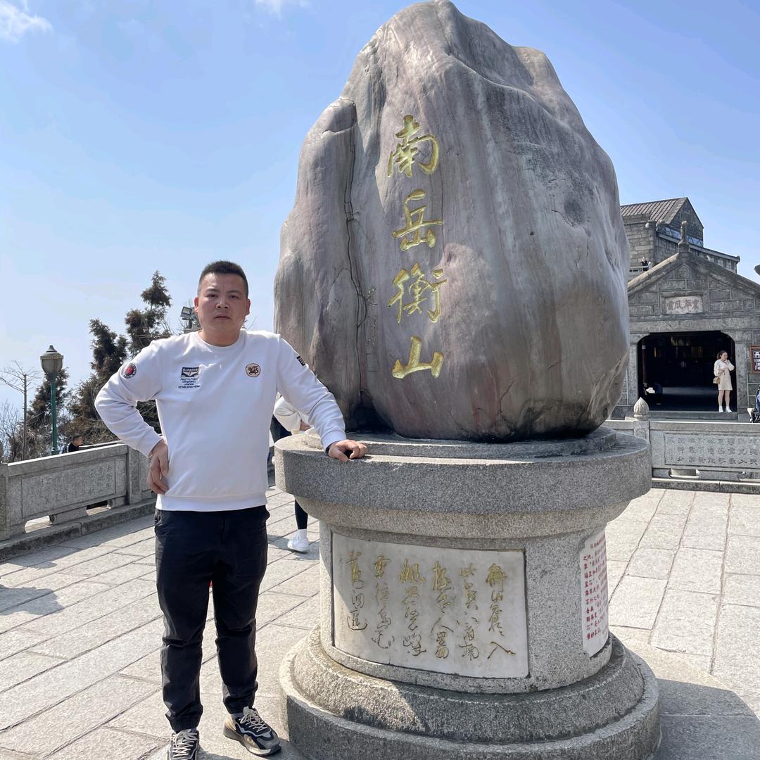 开后八轮的小马哥