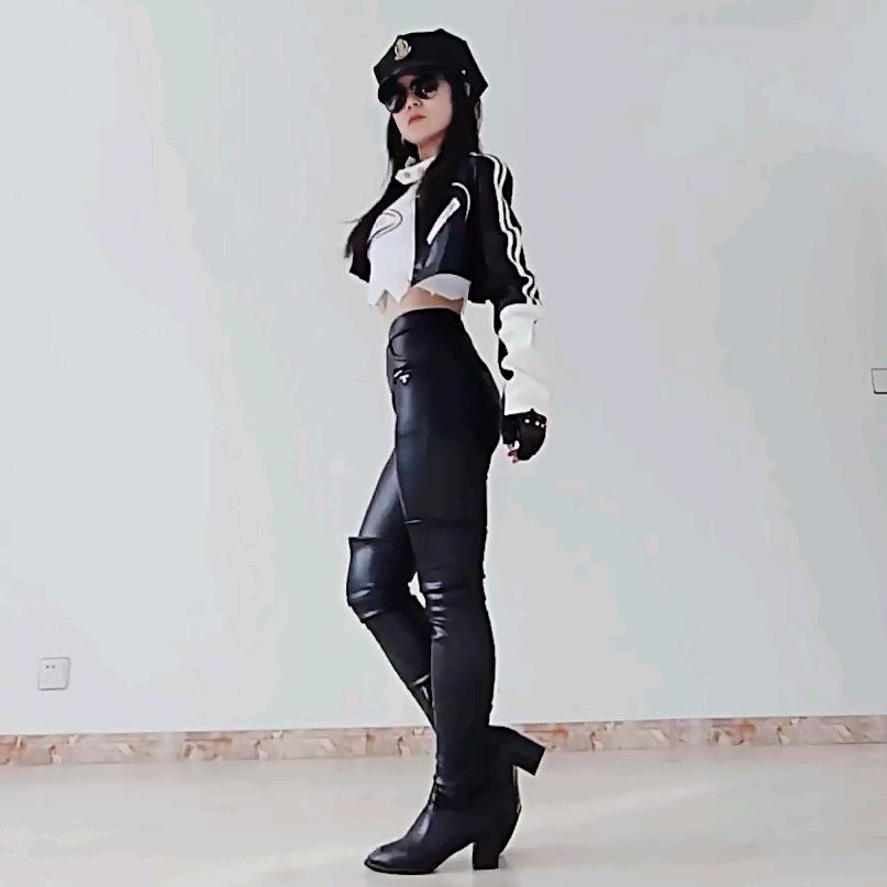小洁舞出精彩人生