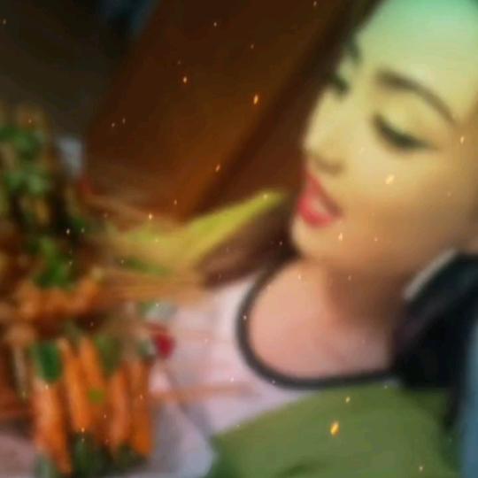烤肉   美女