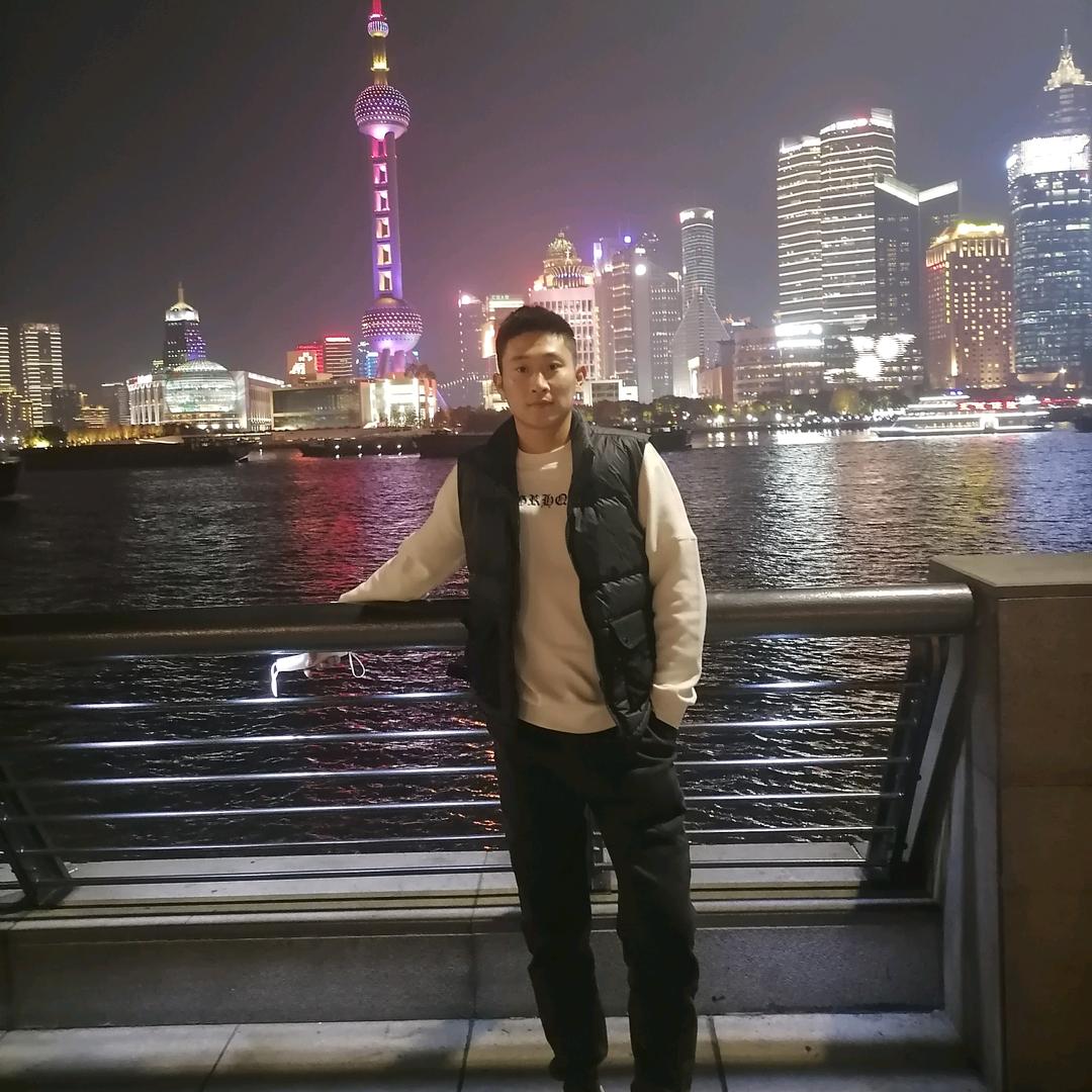 他曾经是个王者，后来让人干了。
