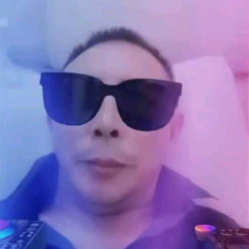 飞龙化身黄大爷