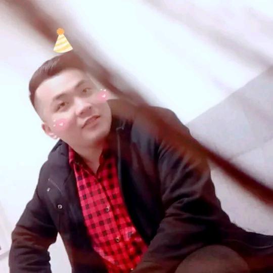 卑微的小曾