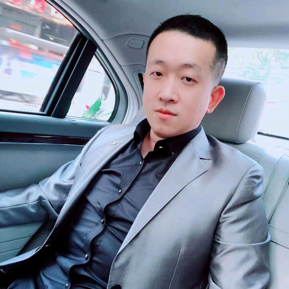 ''椅圈 亮的 大草莓大蓝莓_____