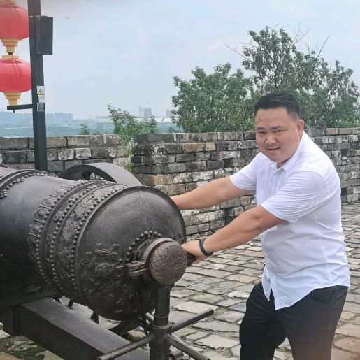 村书记阿龙