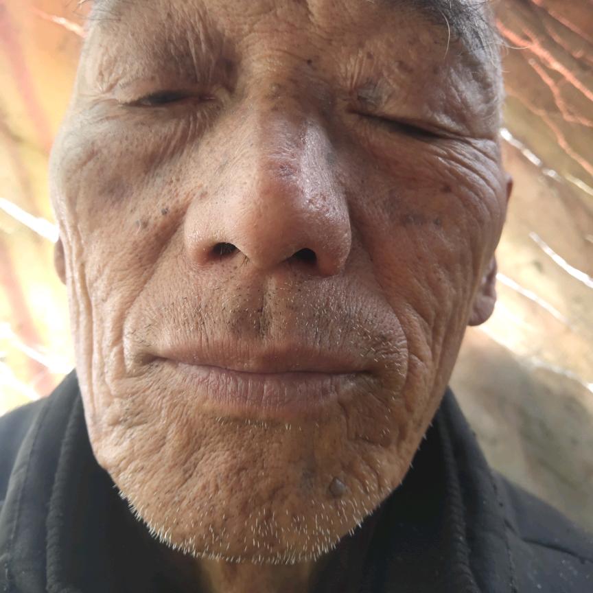 老来开心家庭团结很开心