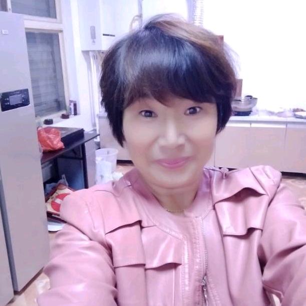 飞皇腾达是冯亿的妈妈