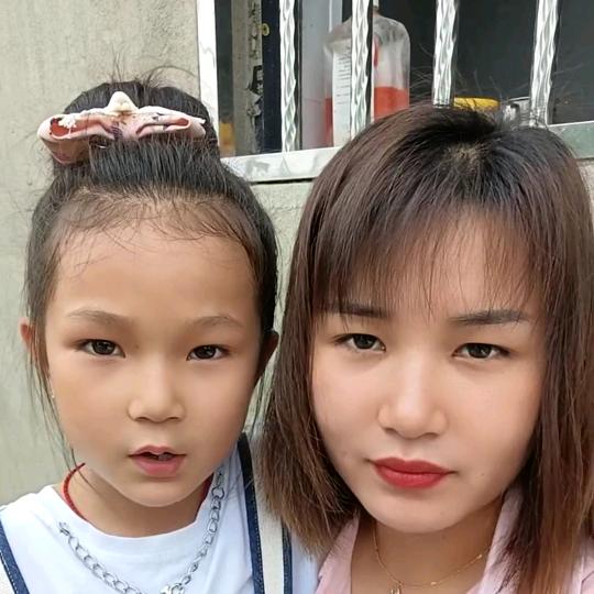 花儿（单亲妈妈)