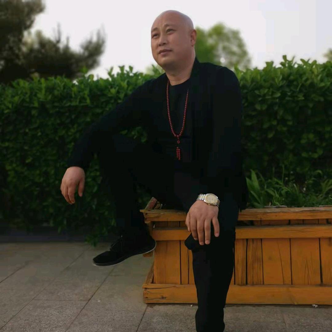 光头小利哥