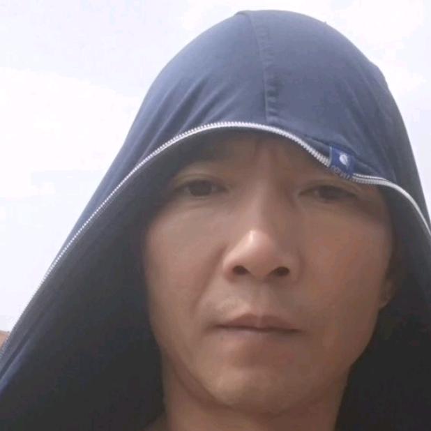 长江边的男人