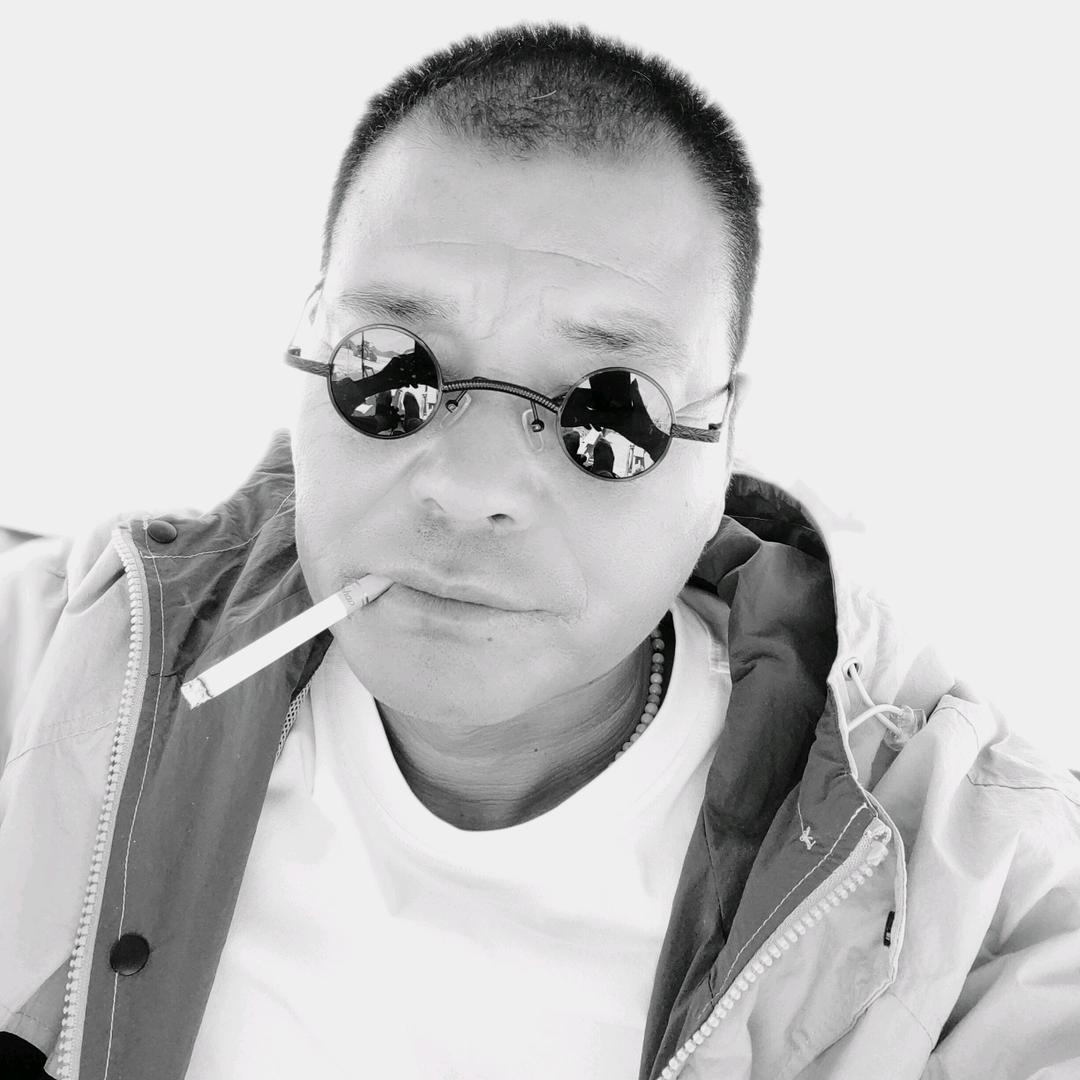铲车大叔{何}