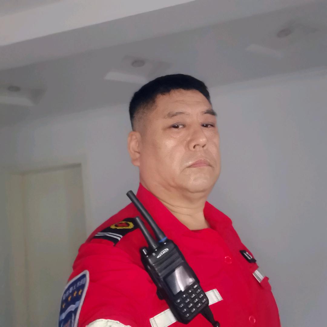 神龙搜救队秦文虎