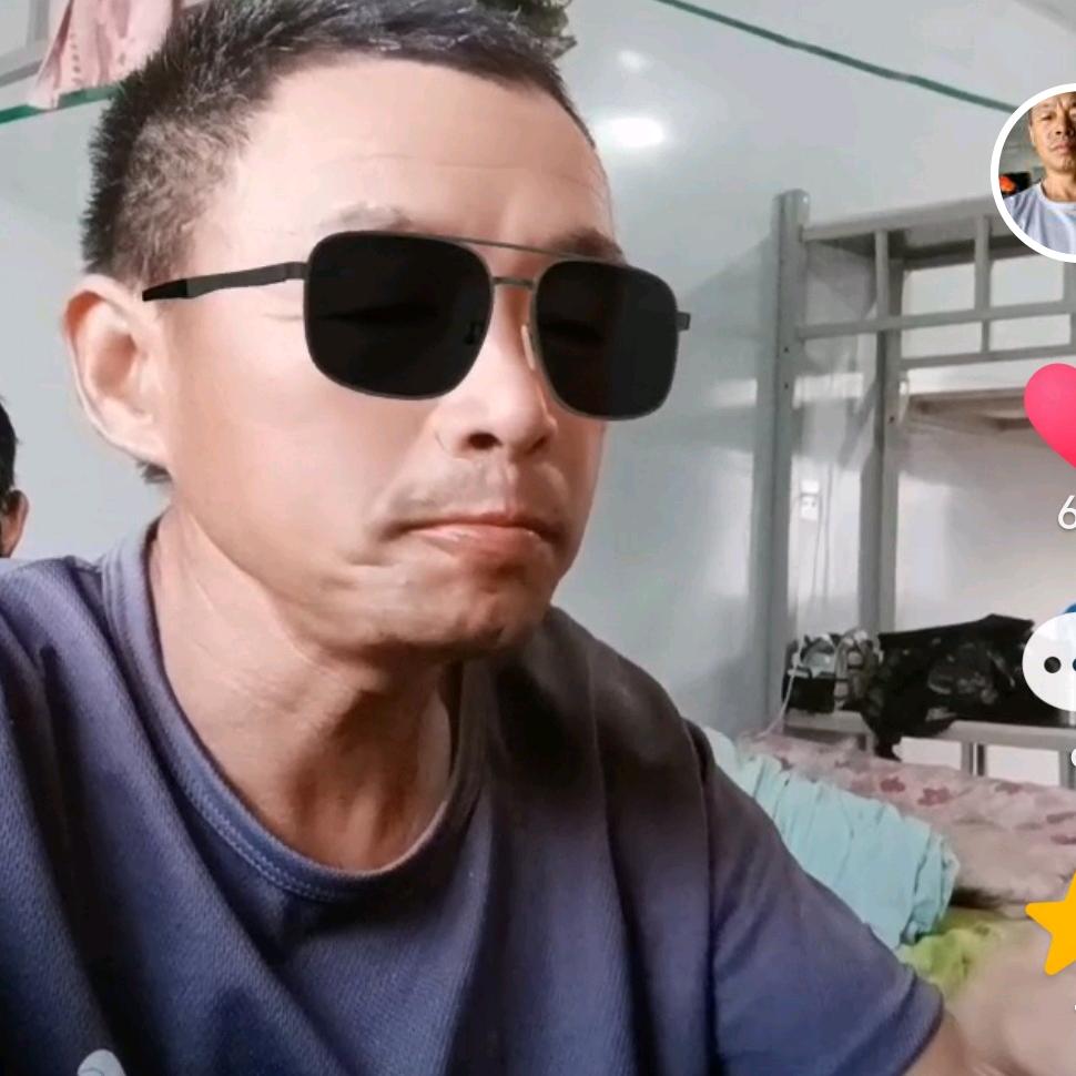 北漂一人   🌺@    邹万俊