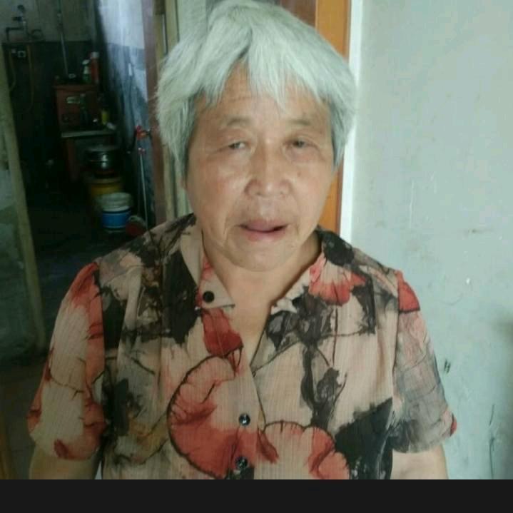 梁小叩
