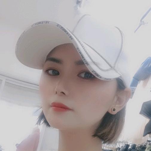 小晴服饰穿搭