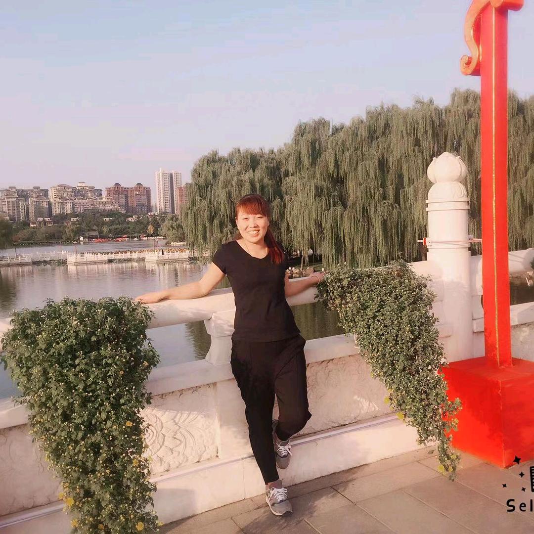穿制服的农民工