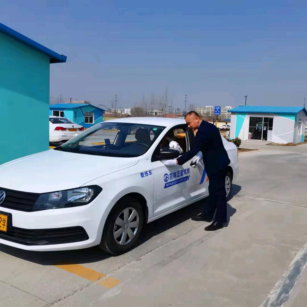 莒南正直驾校 刘教练