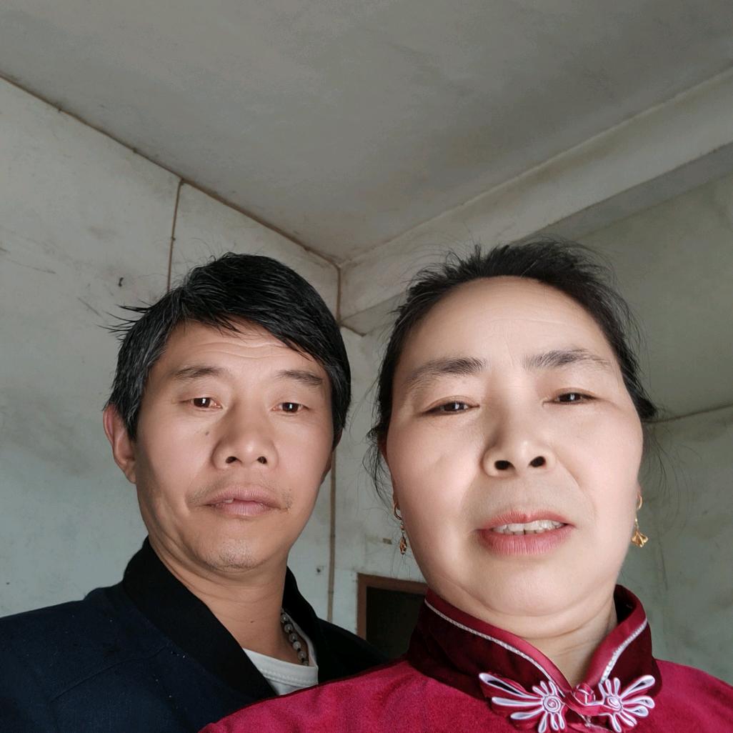 养猪的邓宗和贺胖妹