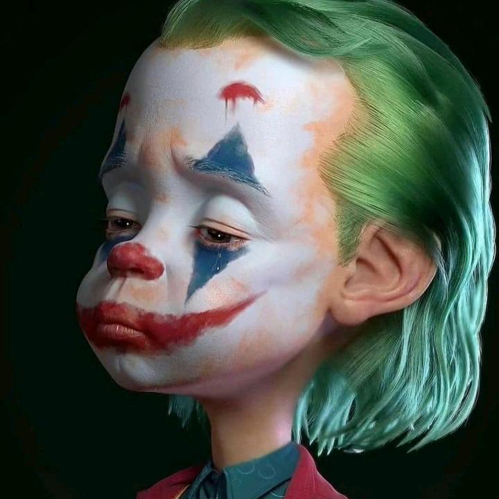 玩泵车的小学生