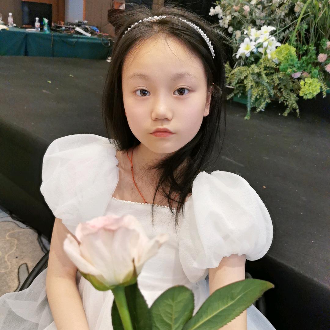 爱笑的萱萱吖❤️