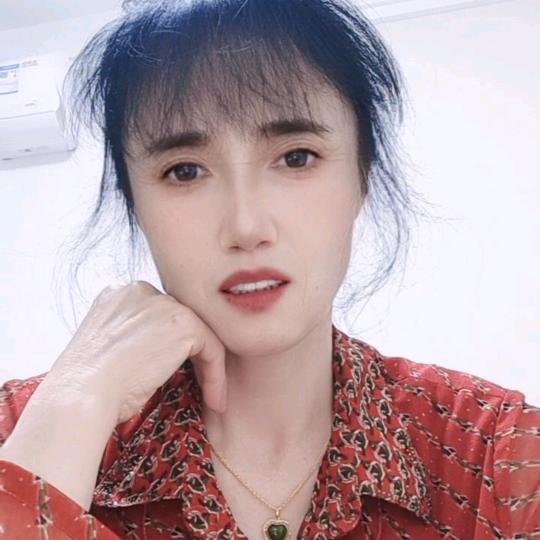 爱跳舞王姐，橱窗里有好物。