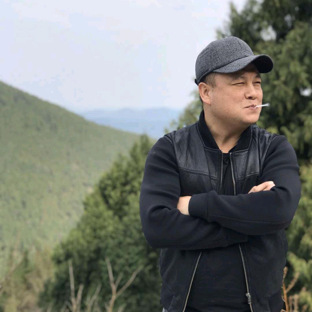 伟小抱
