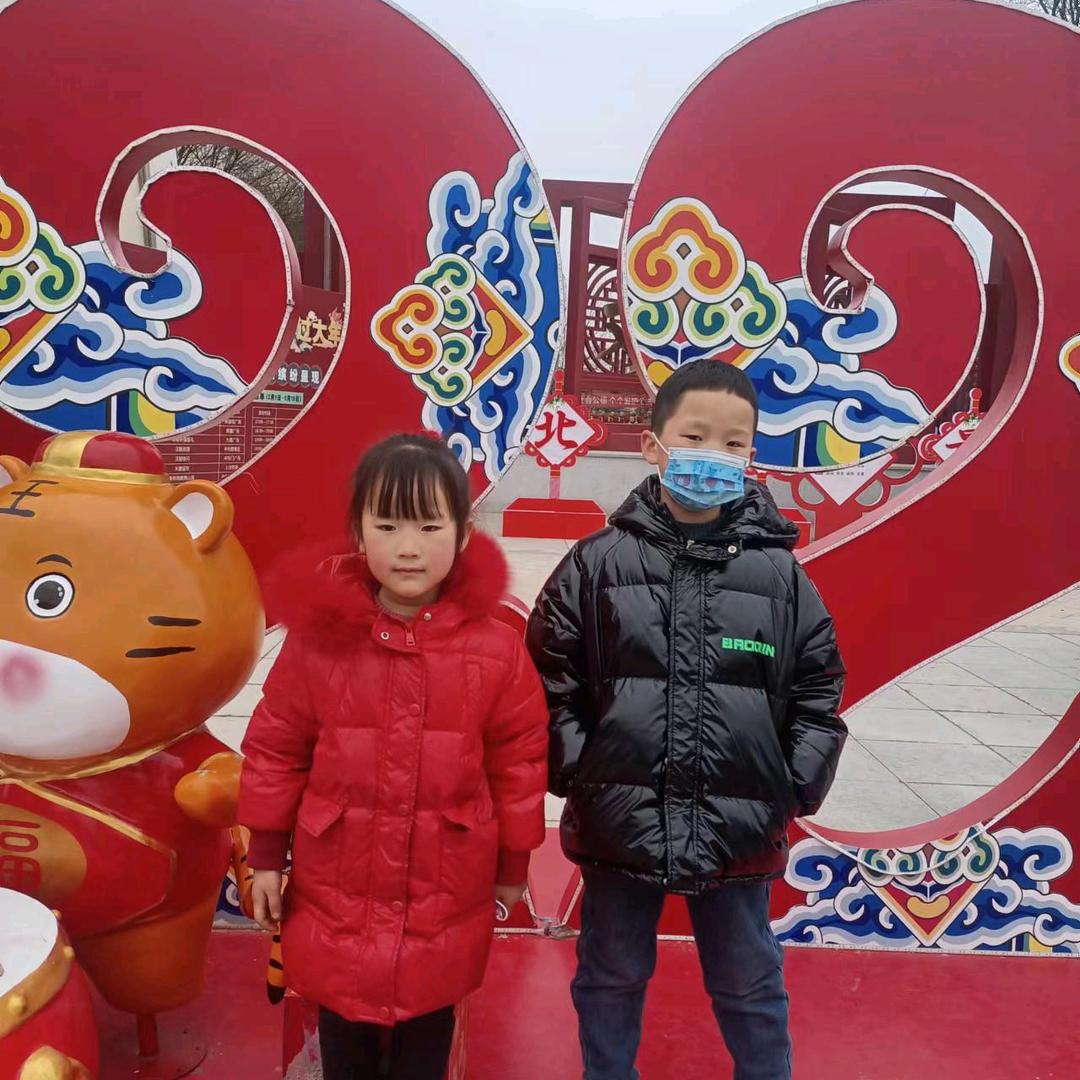 奋斗中的年青人！