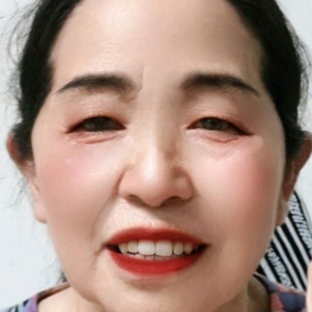 邱秀